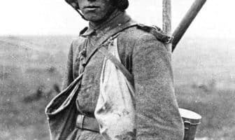 En ung tysk soldat ved Somme. Bundesarchiv Bilde 183-R05148 / Wikimedia Commons