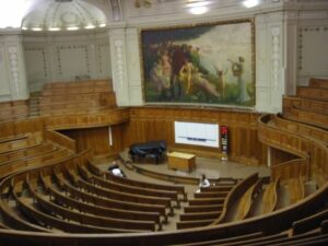 Ikke en forelesningssal man kan finne hvor som helst. Dette er det gamle auditoriet i Sorbonne-universitetet i Paris bygget ca 1253.